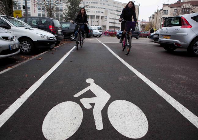 Signalisation sur la route pour les cyclistes - Photo DR