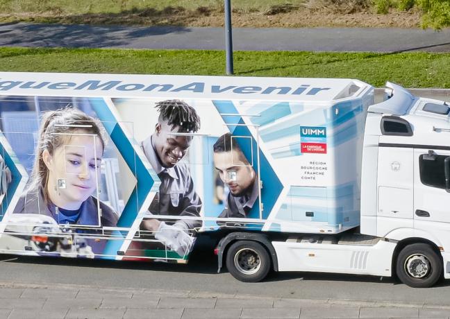 La Fabrique 4.0®, unité mobile de formation unique en France, est logée dans un camion et va parcourir la Bourgogne-Franche-Comté - Crédit Photo UIMM 