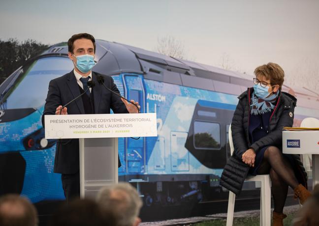 Officialisation de la commande par la Région Bourgogne-Franche-Comté de 3 trains à hydrogène pour un montant de 51,9 millions d’euros, vendredi 5 mars 2021 à Auxerre (89) - Photo Région Bourgogne-Franche-Comté