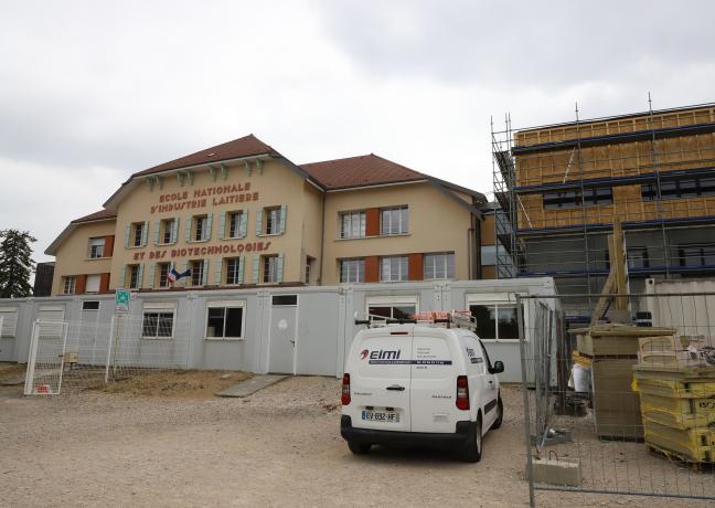 Une extension du chalet historique de l’école est en cours de construction – Photo © Région Bourgogne-Franche-Comté 