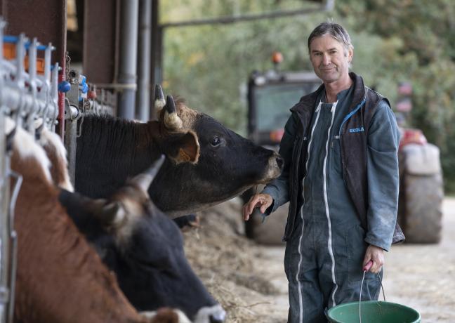 Michel Devillairs, propriétaire de la ferme bio de They, à Sorans les Breurey (70) - Photo Région Bourgogne-Franche-Comté David Cesbron