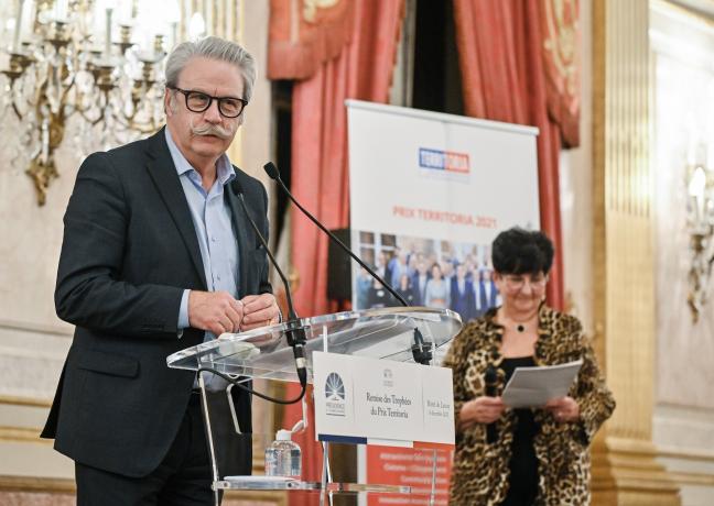 Michel Neugnot, vice-président en charge des mobilités, des transports scolaires, de l’intermodalité et des infrastructures, lors de la remise des prix Territoria, mercredi 8 décembre 2021 à Paris – Photos © Territoria