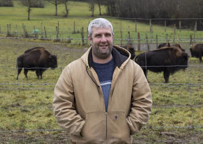 Emmanuel Guenot, éleveur de bisons à Breurey-lès-Faverney (70) - Photo Région Bourgogne-Franche-Comté David Cesbron