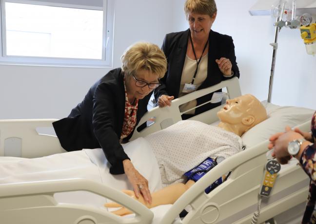 Visite de la présidente Marie-Guite Dufay à l’Institut de Formation aux Métiers de la Santé et l’UTBM, à Montbéliard, le 24 mai 2022 - Photo Région Bourgogne-Franche-Comté Léopoldine DériotVisite de la présidente Marie-Guite Dufay à l’Institut de Formation aux Métiers de la Santé et l’UTBM, à Montbéliard, le 24 mai 2022 - Photo Région Bourgogne-Franche-Comté Léopoldine Dériot