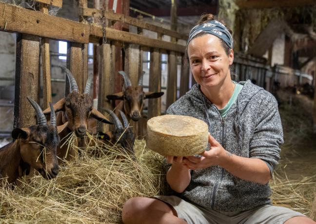 Véronique Diano, éleveuse de chèvres et de vaches à la ferme du Rebout à Saint-Léger-sous-Beuvray (71) - Photo Xavier Ducordeaux