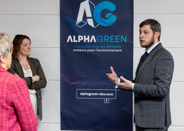 Marie-Guite Dufay, Présidente de Région, visite la startup bisontine Alpha Green, spécialisée dans la dépollution de moteurs thermiques - Photo Xavier Ducordeaux