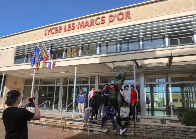 Premier exercice : la photo de groupe pour les lycées de Marcs d’Or - Photo Emma Mickizak