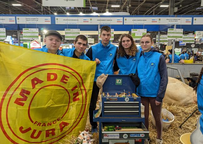 Léo, Alexis, Noah Vanessa et Chloé de Montmorot Campus se sont investis auprès des visiteurs tout au long du salon - Photo Océane Lavoustet