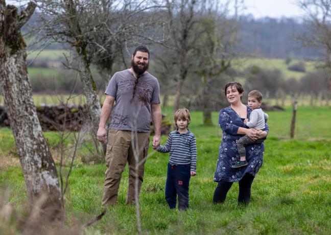 Aude et Renaud Demenus ont créé « Aux breuvages du cambroussard ». Ils fabriquent des crèmes et des liqueurs bio - Photo Xavier Ducordeaux