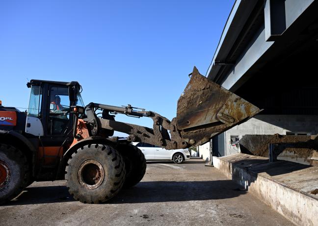 Une fois par jour la cuve est alimentée sur le site de Pusey (70). Crédit Emma Miskizak