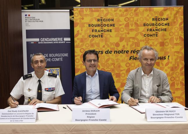 Signature de la convention Région-SNCF - Gendarmerie © David Cesbron
