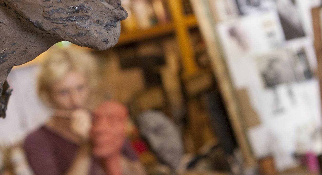 Jenny Jacottet, sculptrice - Crédit photo Région Bourgogne-Franche-Comté / David Cesbron