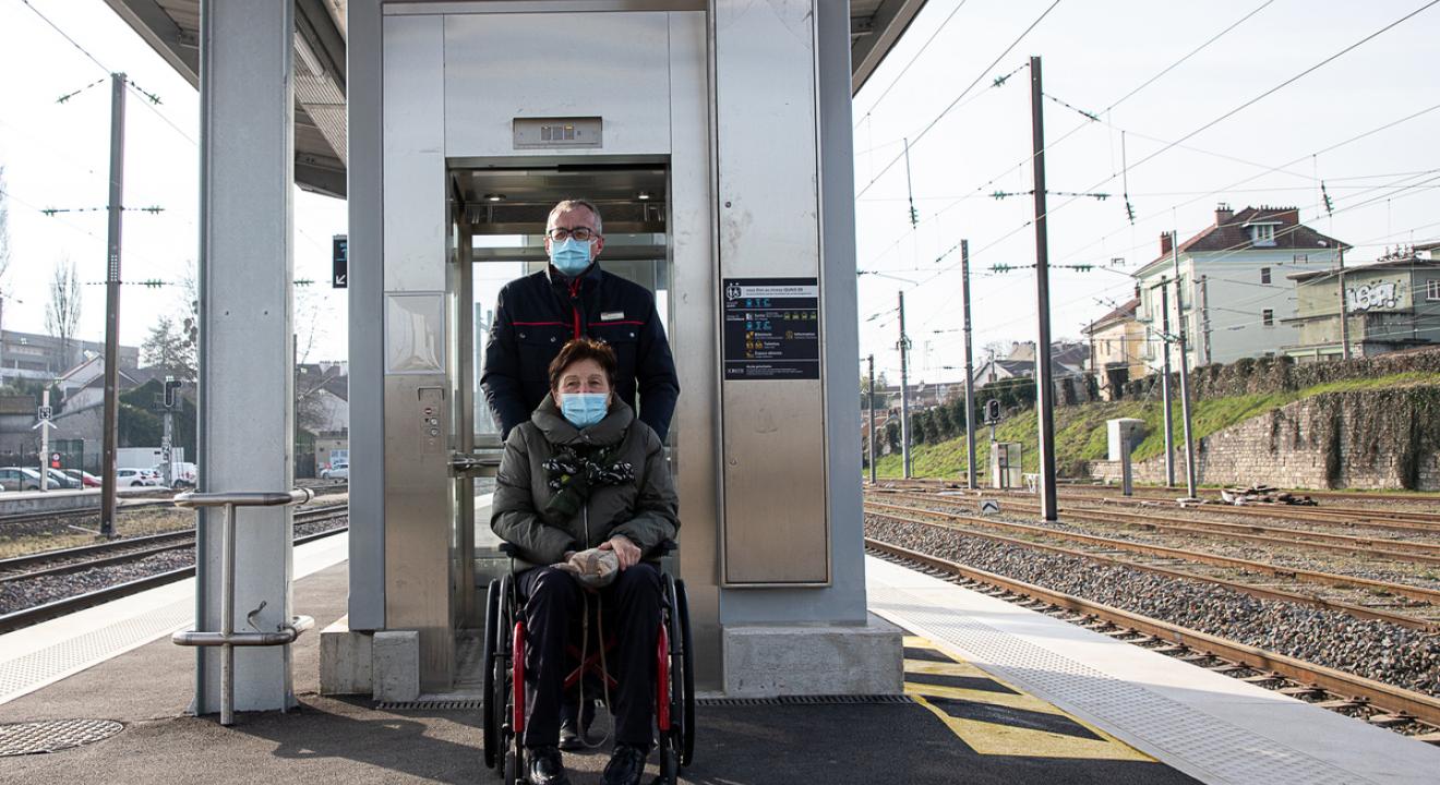 Livrée en 2021, la gare de Dole fait partie des 18 gares de Bourgogne-Franche-Comté d’ores et déjà 100 % accessibles aux personnes à mobilité réduite – Photo Xavier Ducordeaux