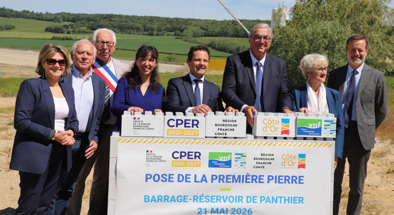 Pose symbolique de la première pierre du chantier de réhabilitation et de modernisation du barrage-réservoir du lac de Panthier (21), jeudi 21 mai 2026 - Photo Océane Lavoustet