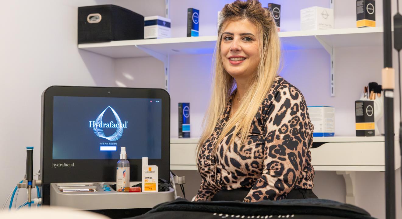 Après des années en tant que salariée, Hanane Ouddir a choisi de vivre de sa passion et de devenir cheffe d’entreprise - Photo : Xavier Ducordeaux